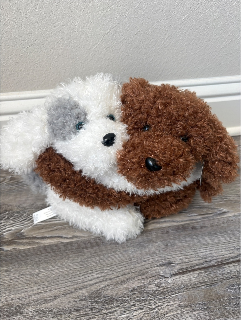 FAO Schwarz Hugging Dogs Plush Set – New With Tags